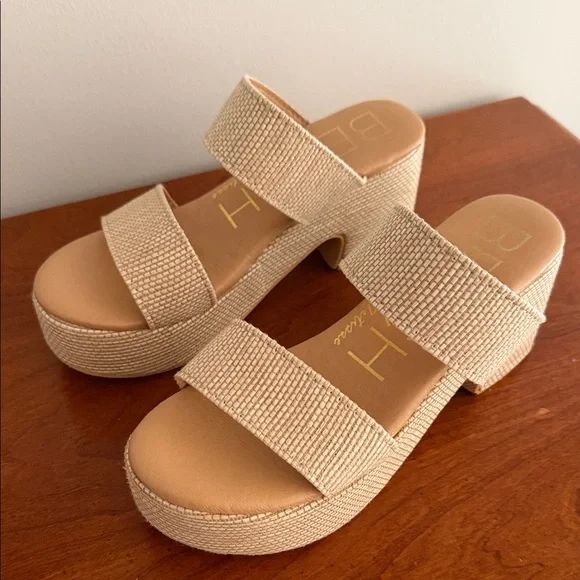 Elegant Cream Platform Sandals - Picture 1 of 4